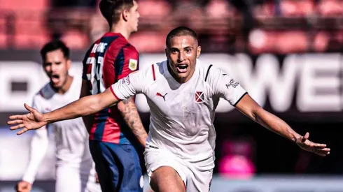 Leandro Benegas viene de marcarle un golazo a Estudiantes