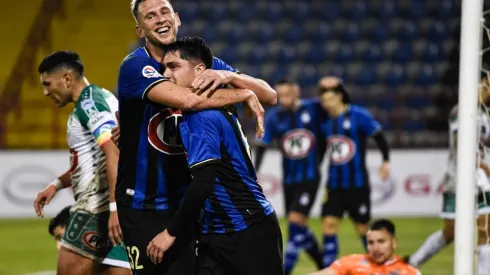Huachipato celebra uno de los goles anotados a Puerto Montt