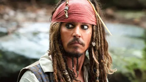 Johnny Depp como Jack Sparrow en la franquicia Piratas del Caribe.