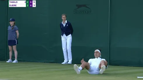 Tabilo se tiró al piso e incluso se despidió de su rival, pero debió volver a la cancha