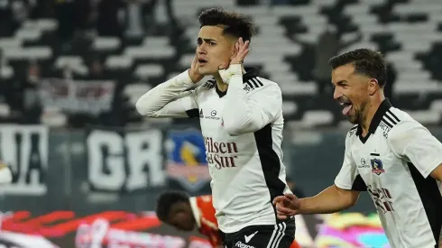 Pablo Solari festeja su tanto en el triunfo de Colo Colo