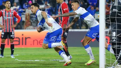 Universidad Católica redujo la distancia en el segundo tiempo, pero Sao Paulo sacó la tarea con ocho jugadores