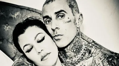 Travis Barker junto a su esposa Kourtney Kardashian.