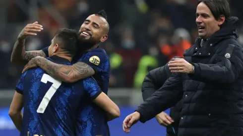 Arturo Vidal se marcha bastante molesto con Simone Inzaghi.