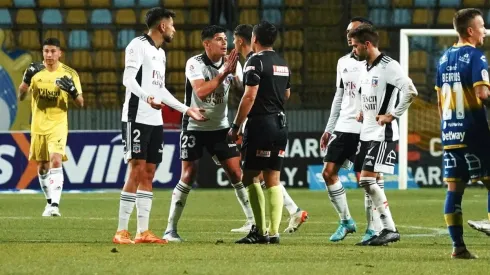 Esteban Pavez le reclama al Felipe González, pero el informe del réferi es taante.