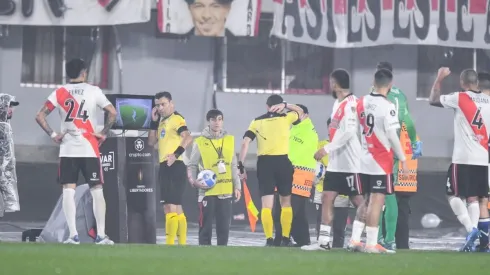 Roberto Tobar tomó la decisión de anular el gol.