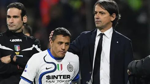 Alexis Sánchez junto a Simone Inzaghi en el Inter