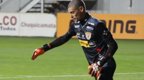 Cano recibió una tarjeta roja en el empate loíno ante San Luis