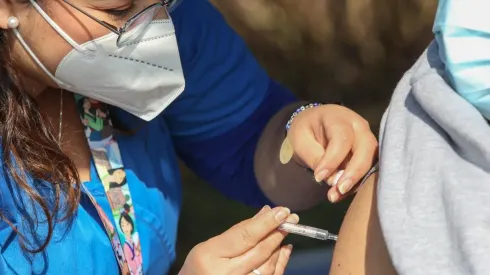 Cuarta dosis reduce el riesgo de muerte hasta en el 100% de los casos y de hospitalización hasta el 90%