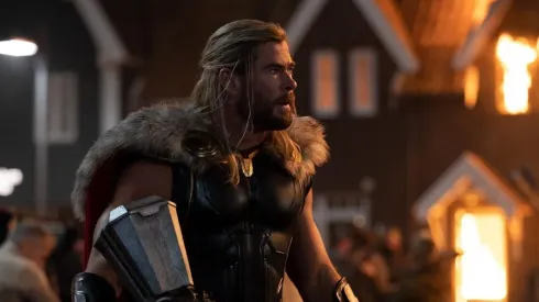 Thor tiene un encuentro con varios personajes conocidos.