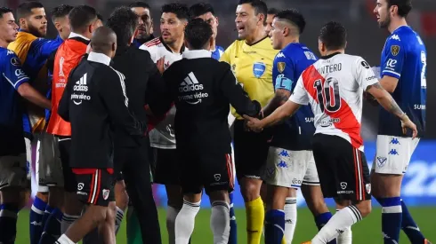 El réferi chileno se refirió a la tremenda polémica que protagonizó en los octavos de final del torneo más importante a nivel de clubes en Sudamérica.