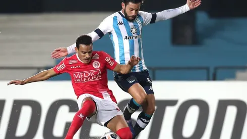 Se espera que Eugenio Mena sea titular en el Clásico de Avellaneda