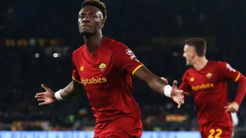 Tami Abraham fue la figura de la Conference League anotando 9 goles