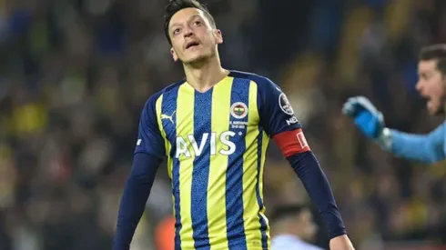 Ozil no seguirá siendo jugador del Fenerbahce