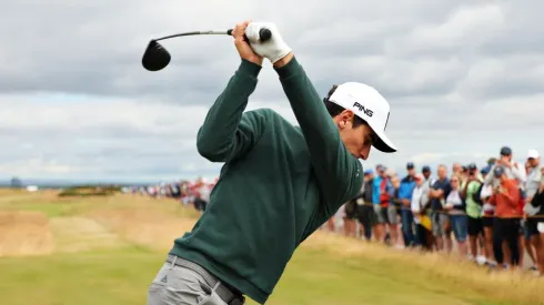 Joaquín Niemann practica en Old Course de St. Andrews.