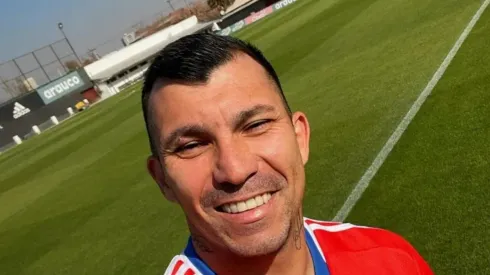 Gary Medel fue el modelo de la nueva camiseta de la Roja