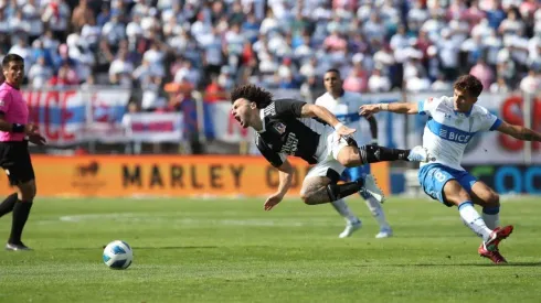 Saavedra fue amonestado ante Colo Colo, pero su tarjeta fue consignada recién este mes.