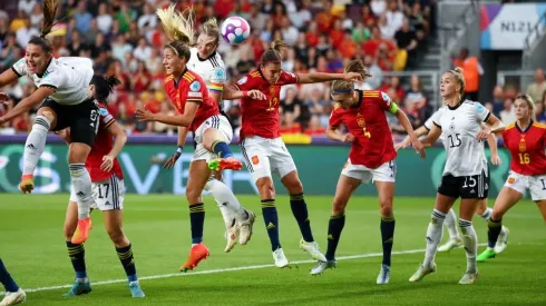 Alemania anota el 2-0 ante España en la Euro femenina.