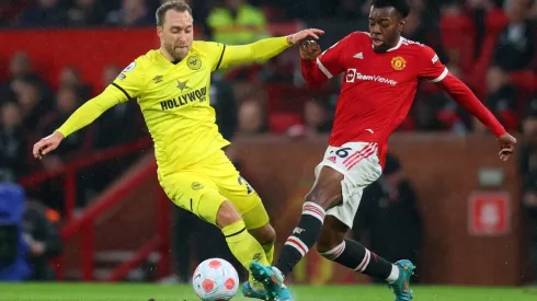 El mediocampista danés vuelve a un equipo grande tras un largo proceso de recuperación post falla cardíaca.