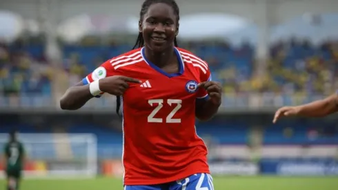 Mary Valencia anotó su primer gol por la adulta de Chile.