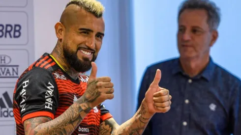 Vidalmanía el Flamengo: el King Arturo se puso la camiseta rubronegra y recibió la ovación de la nación carioca