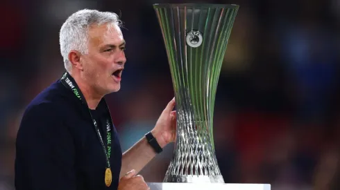 Mou se hizo un tatuaje para inmortalizar en su piel los tres títulos europeos que ha conseguido.