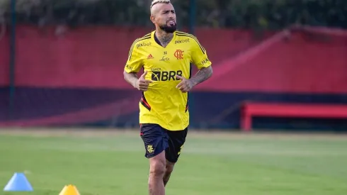 Arturo Vidal se pone a tono a la espera de su debut en Flamengo