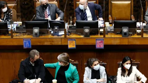 Senado revisa el proyecto que crea un bono extraordinario Chile Apoya de invierno