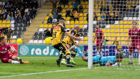 Los piratas volvieron a los abrazos ante La Serena