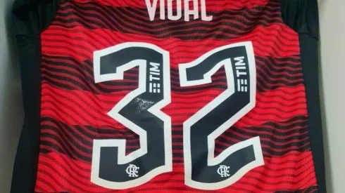 Vidal estará en la banca del Fla