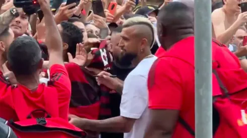 Arturo Vidal es recibido como un ídolo en su primera citación con el Flamengo