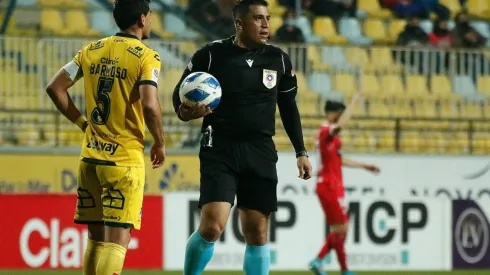 Benjamín Saravia tomó dos importantes decisiones con ayuda del VAR.