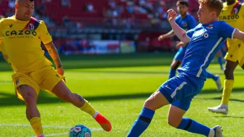 Bologna y Gary Medel no pudieron ante el AZ Alkmaar