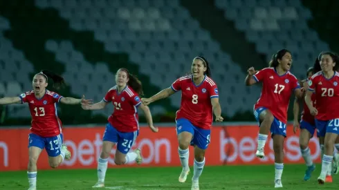 La Roja Femenina clasificó al repechaje mundialista en una dramática definición a penales.