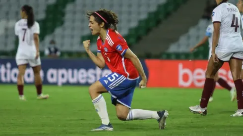 Dani Zamora grita el gol de Chile ante Venezuela