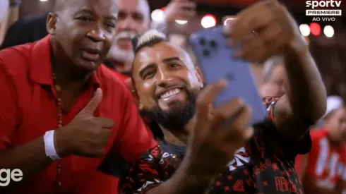 Vidal ya parece ídolo de Flamengo por el cariño de la gente y su cercanía con la gente.
