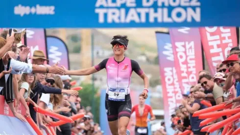 La chilena la rompió en Francia y se coronó como la flamante, aunque sorpresiva, ganadora del Triatlón Alpe d'Huez.