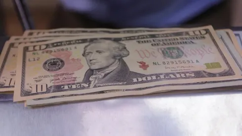 ¿A cuánto está el cambio de dólar a peso chileno?