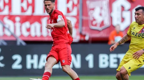 Gary Medel y el Bologna cayeron por goleada frente al Twente