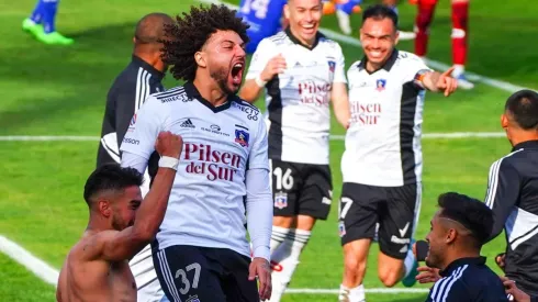 Maxi Falcón festeja el tercer gol de Colo Colo