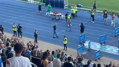 Pellegrini saluda a la hinchada del Betis