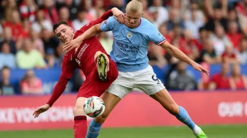 Erling Haaland frente al Liverpool en la Community Shield