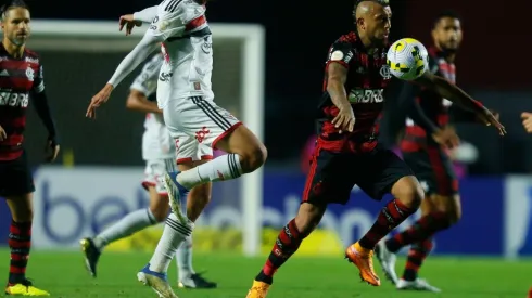 Arturo Vidal fue titularísimo y el Flamengo se llevó un triunfo como visita contra Sao Paulo.