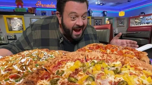 Adam Richman estuvo a cargo de la conducción de Man v. Food en las primeras cuatro temporadas.