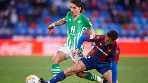 Héctor Bellerín espera poder volver lo más pronto posible con Betis.