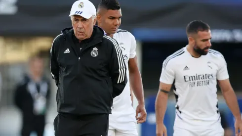 Ancelotti y sus jugadores en la previa de la Supercopa