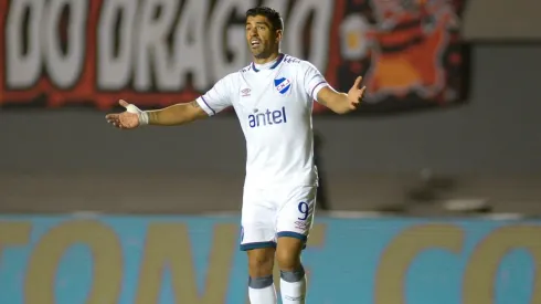 Luis Suárez no pudo ayudar a Nacional en el segundo tiempo