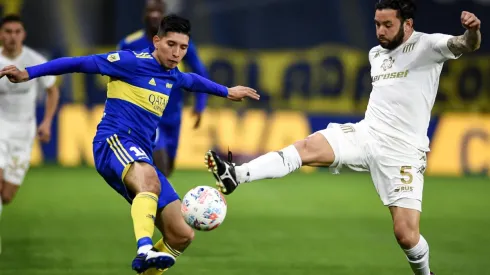 Se espera que Eugenio Mena sea titular en el partido ante Boca Juniors