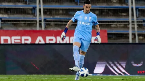 Nicolás Peranic es uno de los arqueros Universidad Católica, y llama a realizarse chequeos preventivos junto a Gol de Chilena.