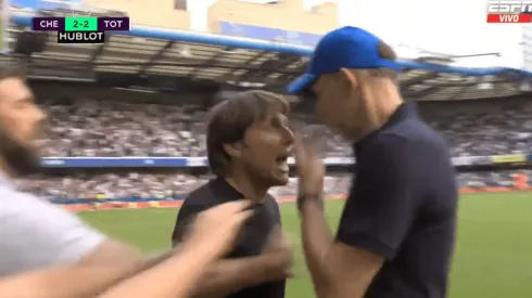 Así se encararon ambos entrenadores.